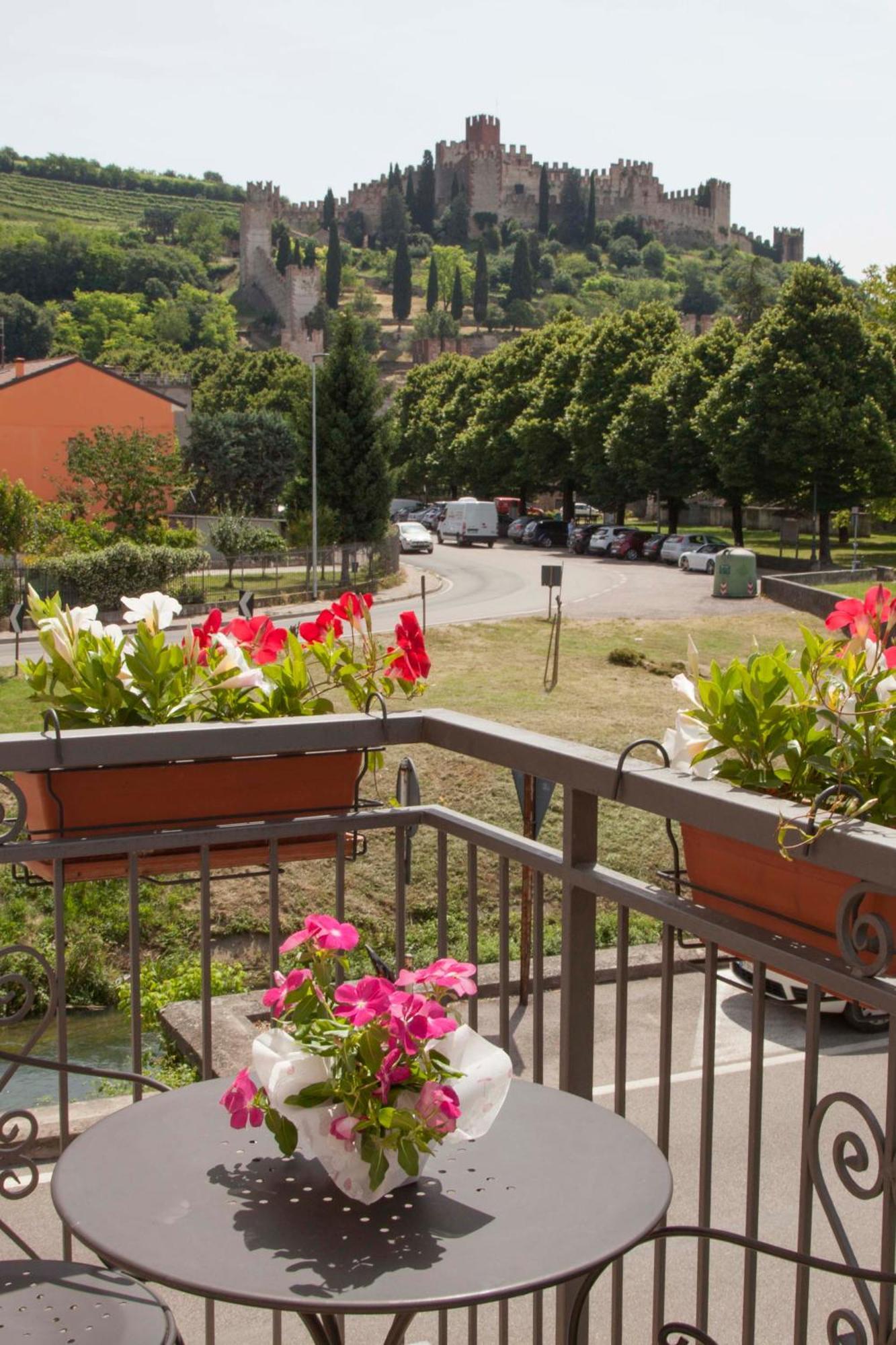 La Finestra Sul Castello Hotel Soave  Ngoại thất bức ảnh